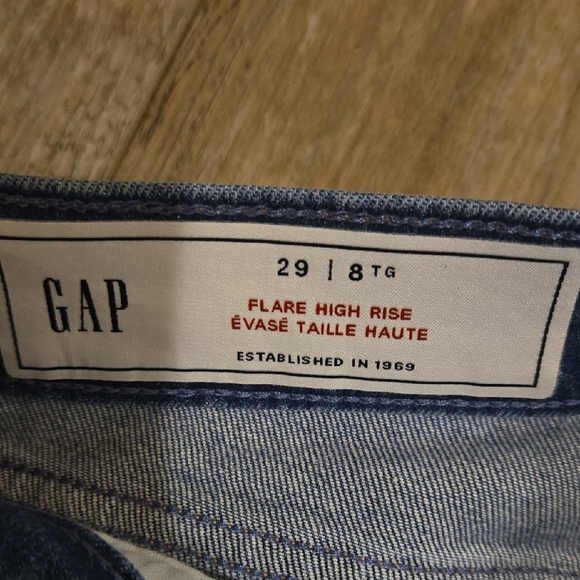 GAP Flare High Rise Jean - Picture 2 of 7